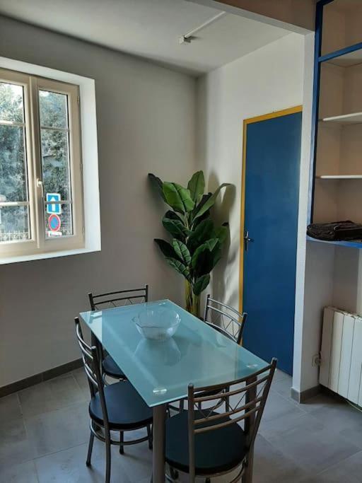 Confortable En Hyper Centre Parking Gratuit Dans La Rue Acces Avec Boite A Clee Apartment Кастр Екстериор снимка